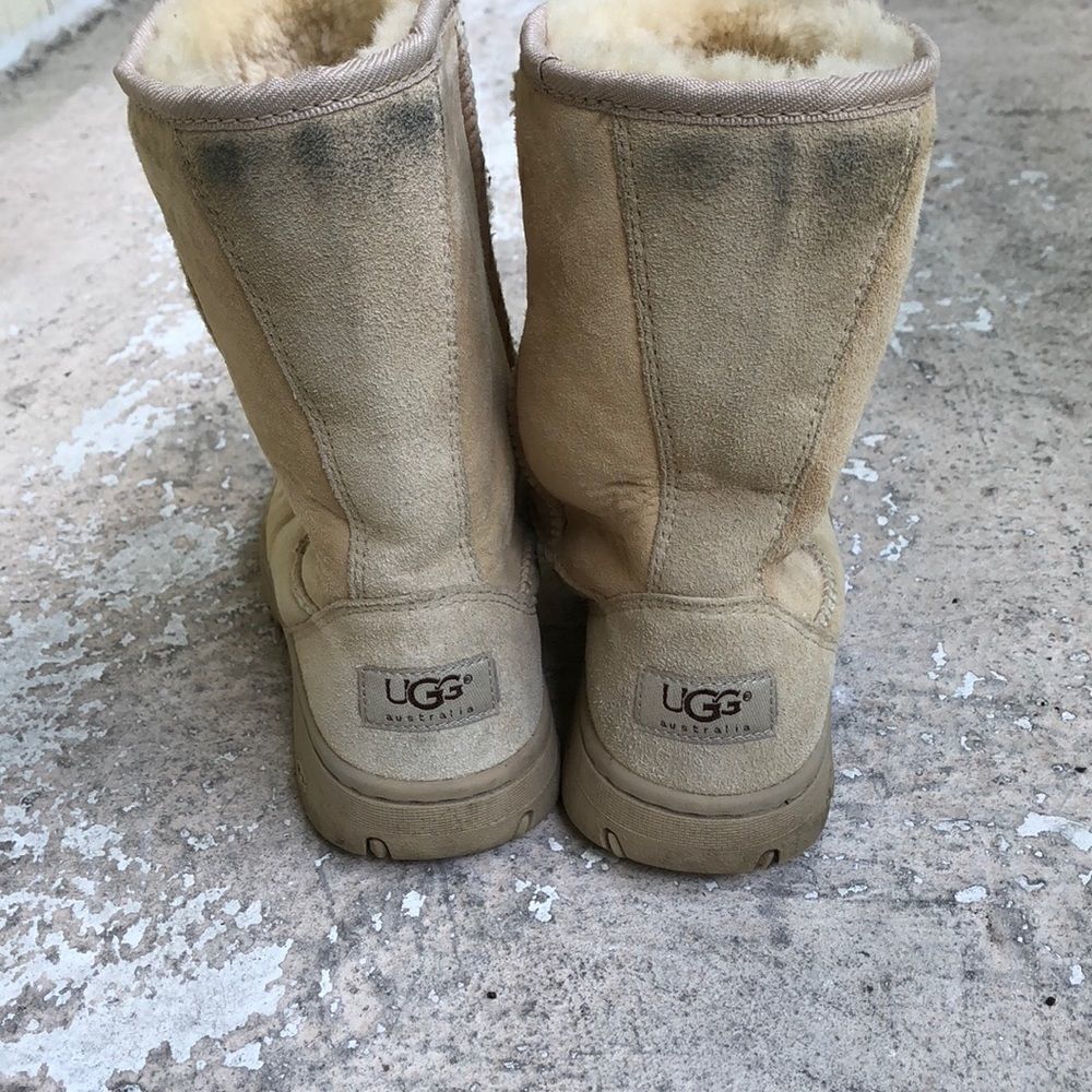 UGGs   - Picture 3 of 6